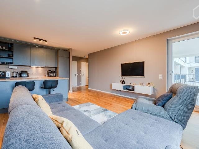 Bright & beautiful home located in Schönefeld