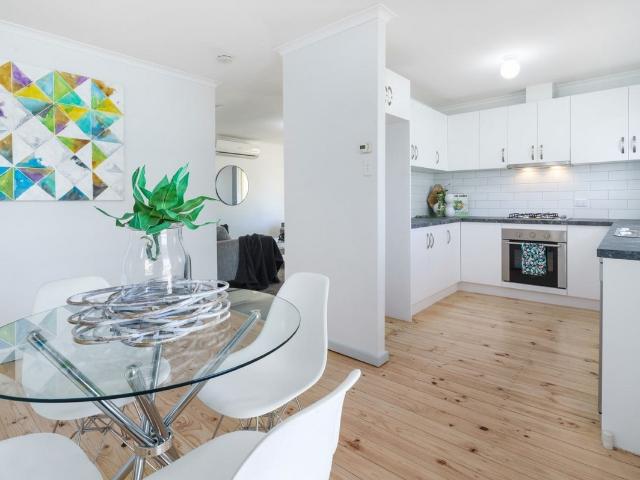 BRIGHT, BEAUTIFULLY PRESENTED & PACKED WITH EXTRAS – WAIT UNTIL YOU SEE THE SHED!