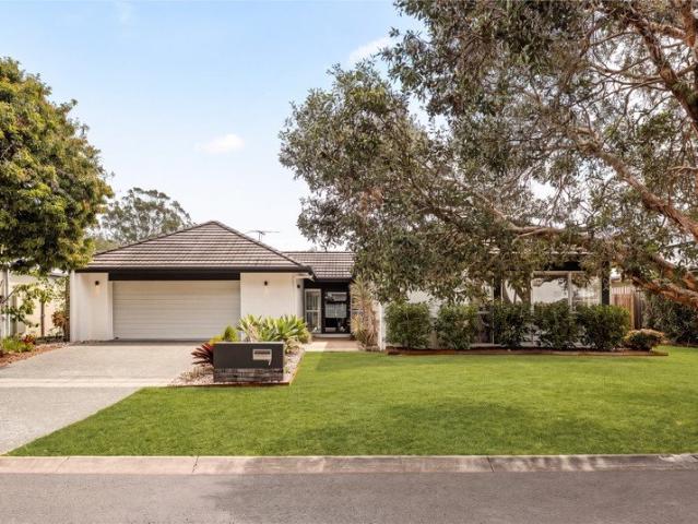 Bright, Breezy Easy Living Amongst Leafy Tranquillity