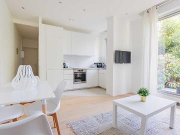 Bright Ground Floor Apartment: Comfortable Living in a 37m² Space