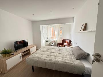 Bright double bedroom close to the city center