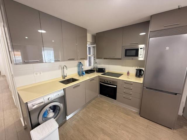 Bright double bedroom close to the city center