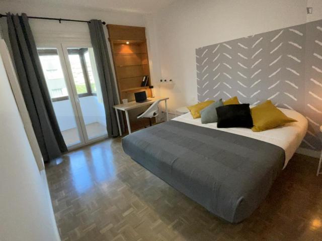Bright double Bedroom in Barcelona