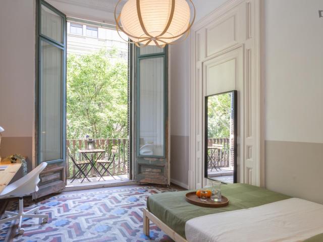 Bright double bedroom in Dreta de l'Eixample