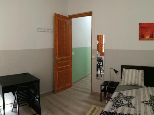Bright double bedroom in El Raval
