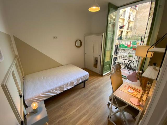 Bright double bedroom in El Raval