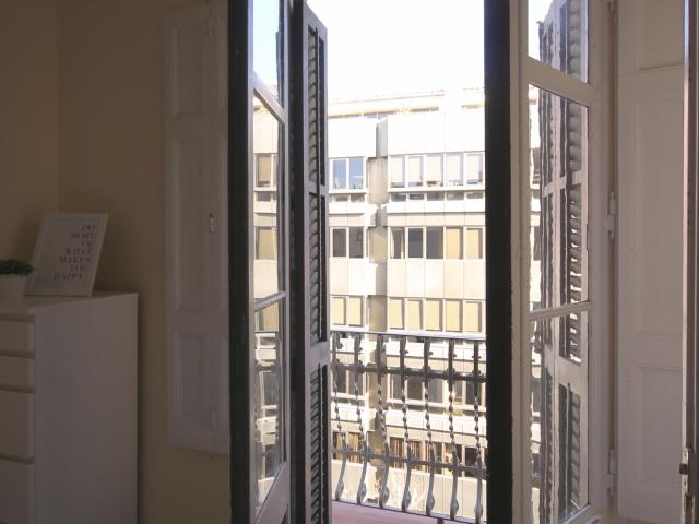 Bright double bedroom in L'Esquerra de l'Eixample