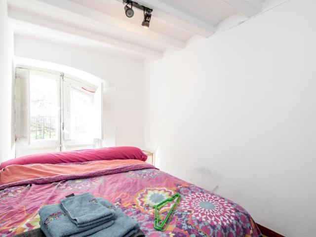 Bright double bedroom in proximity of Universitat de Barcelona
