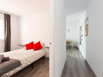 Bright double bedroom near Santa Eulalia metro station