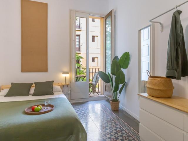 Bright double room with balcony next to the Ciutadella Park
