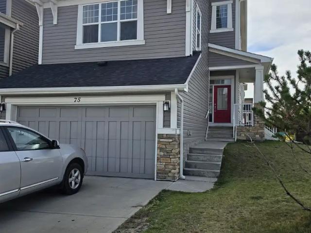 Bright detached 3 bed 2.5 bath double attached garage home in Sage Hill