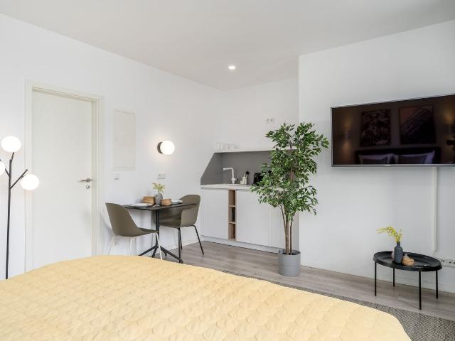 BRIGHT: Design Suite City Center | Kitchen, Dortmund Amsterdam Apartments for Rent