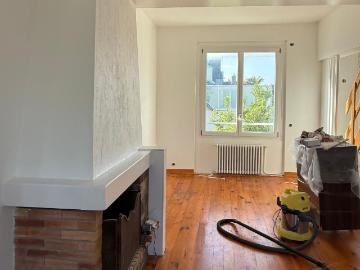 Bright dual aspect duplex with working fireplace · 5 min walk to Sillon beach · New furniture and appliances