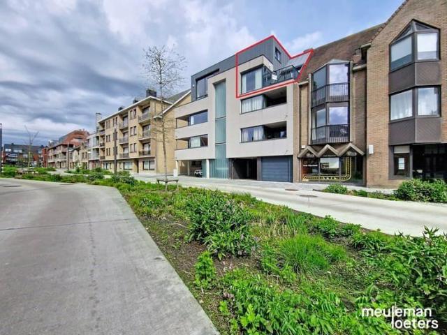 Bright duplex apartment with terrace and parking space