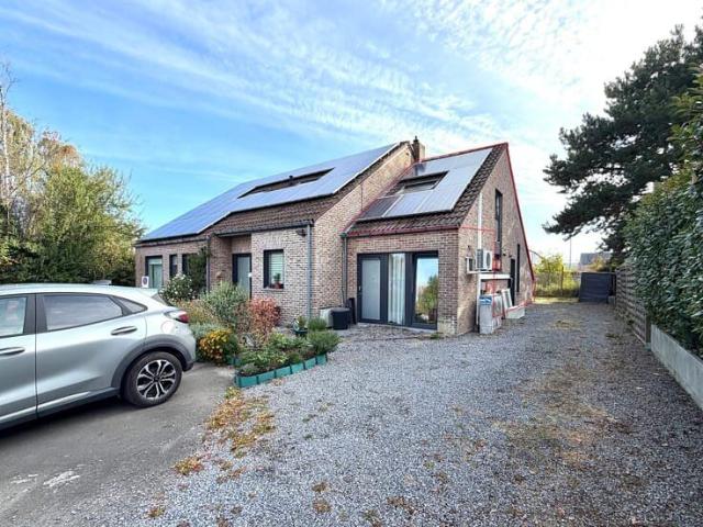Bright duplex flat with a terrace and garden in the heart of