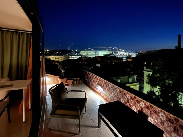 Bright Duplex with Terrace in the Heart of Lisbon