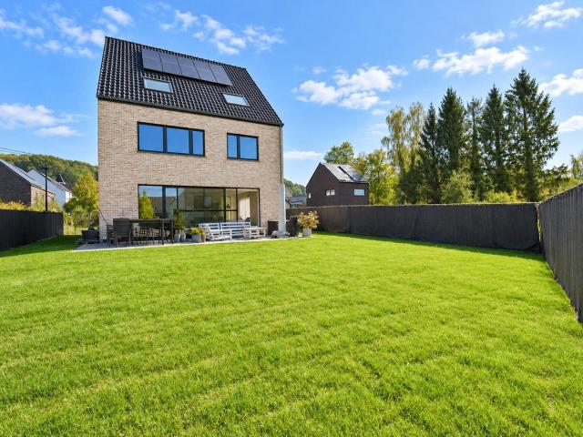 Bright energy efficient 4 bedroom home