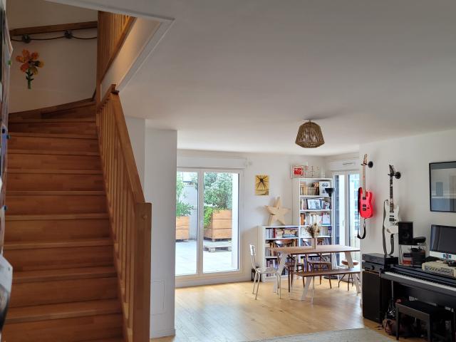 Bright family duplex with large terrace