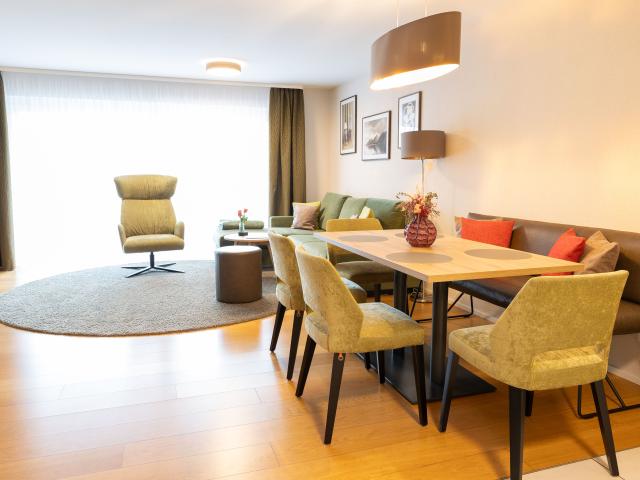 Bright, fashionable home with nice neighbours