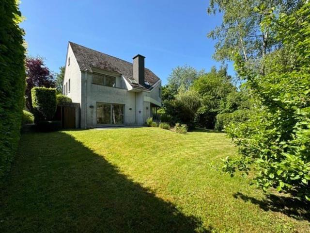 Bright five bedroom villa in the St John's district