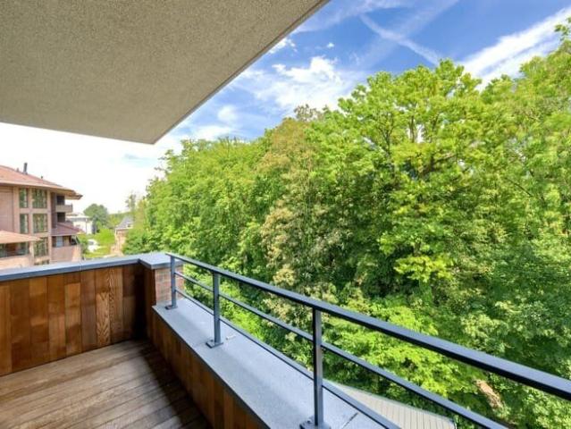 Bright flat, 2 bedrooms, 2 terraces in a picturesque setting