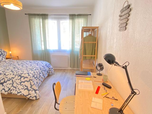 Bright flat between Saint Charles and university, Marseille Amsterdam Apartments for Rent