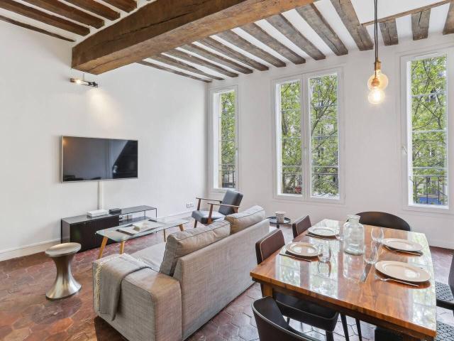 Bright flat in the heart of Saint Germain