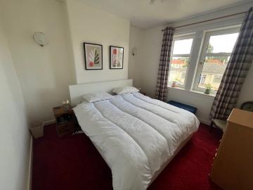 Bright flat in Balgreen