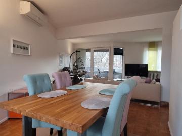 Bright flat in Stuttgart AC  calm