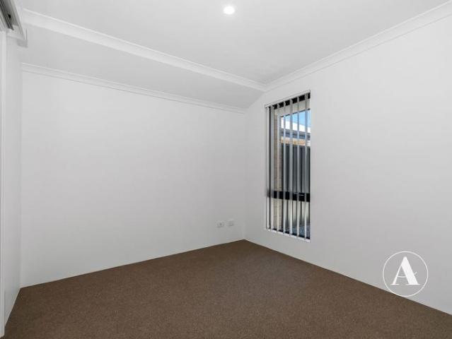 BRIGHT, FRESH & CONTEMPORARY 3 BEDROOM HOME IN QUIET LOCATION