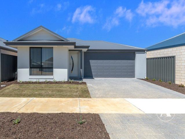 BRIGHT, FRESH & CONTEMPORARY 3 BEDROOM HOME IN QUIET LOCATION