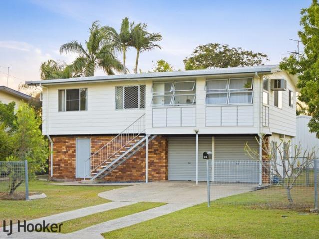 Bright, Fresh & Modern Family Living in a Convenient Location