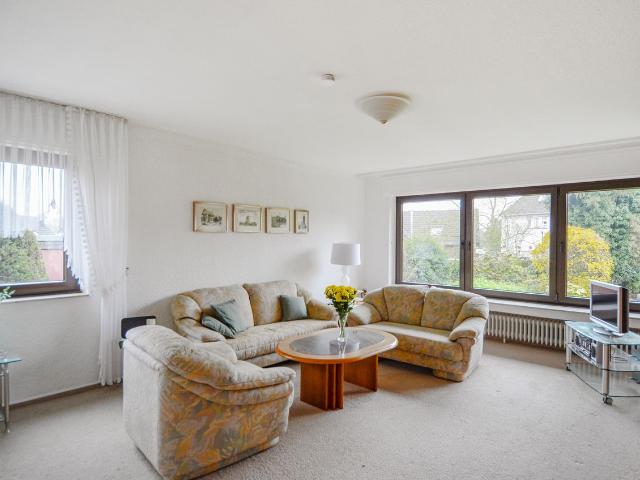 Bright, friendly apartment in a quiet location with a view of the countryside, Duisburg Amsterdam Apartments for Rent