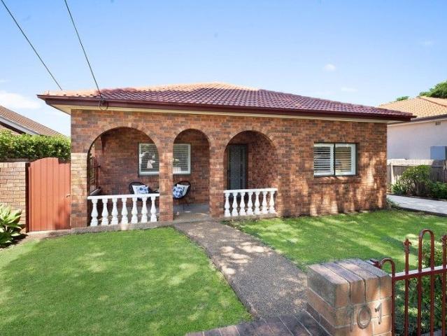 Full Brick Family Home sits on sunny level 670sqm block