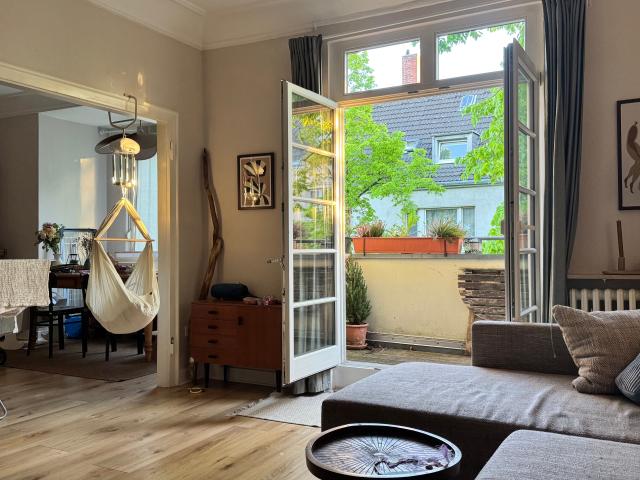 Bright, fully equipped 3.5 room apartment with 2 balconies in Cologne Sülz