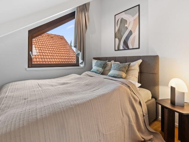 Bright, fully furnished maisonette with conservatory, garage & view in Stuttgart Vaihingen, Stuttgart Amsterdam Apartments for Rent