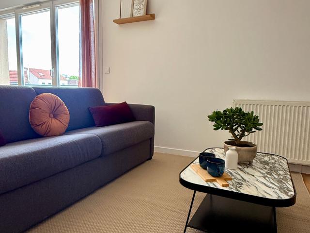 Bright & Fully Furnished Apartment with Balcony and Parking – Nanterre / Paris La Défense