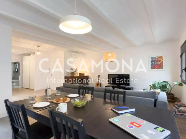 Bright Fully Furnished 1 Bedroom Apartment with Patio & Balcony in Gràcia