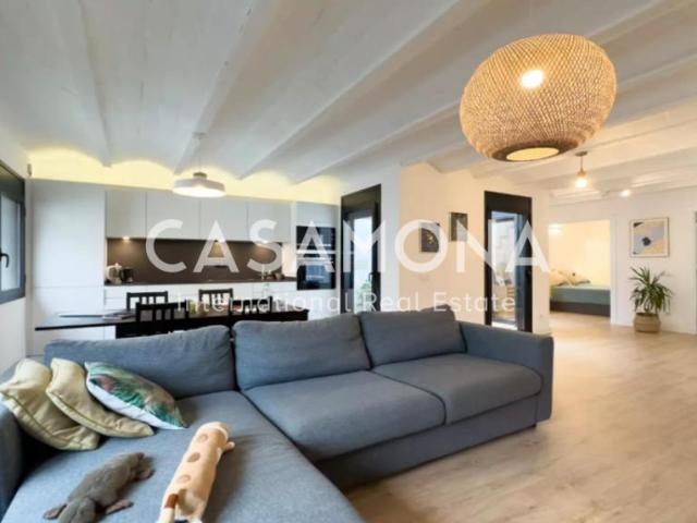 Bright Fully Furnished 1 Bedroom Apartment with Patio & Balcony in Gràcia