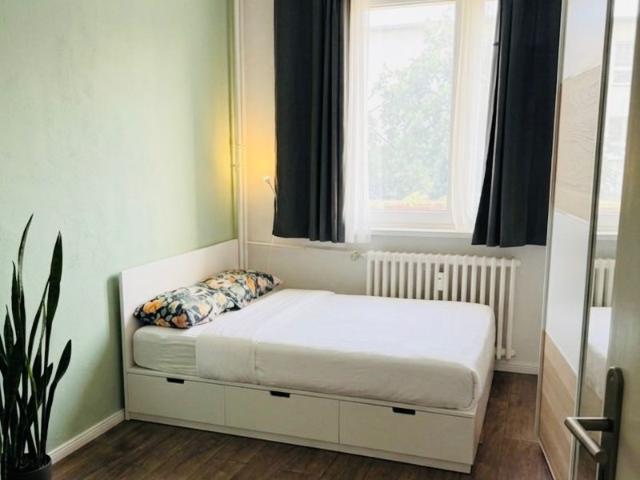 Bright & Fully Furnished 3 Room Apartment with Balcony – Move In Ready Gesundbrunnen（central Berlin, Berlin Amsterdam Apartments for Rent