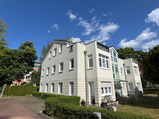 Bright Fully Furnished 3 Room Apartment with Balcony in North Pankow, Berlin Amsterdam Apartments for Rent