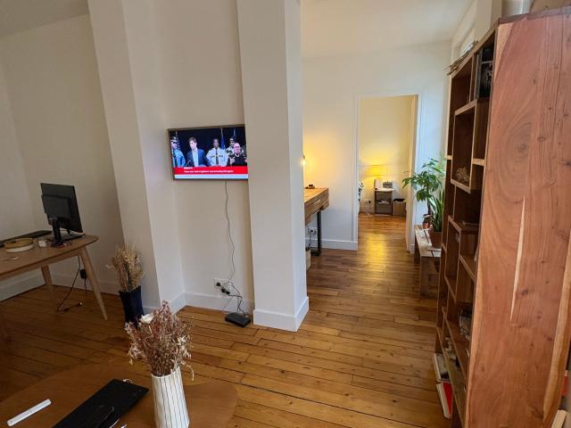 Bright Fully Furnished 42 sqm Apartment with Courtyard – Paris