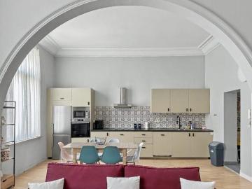 Bright Furnished Apartment Near EU District
