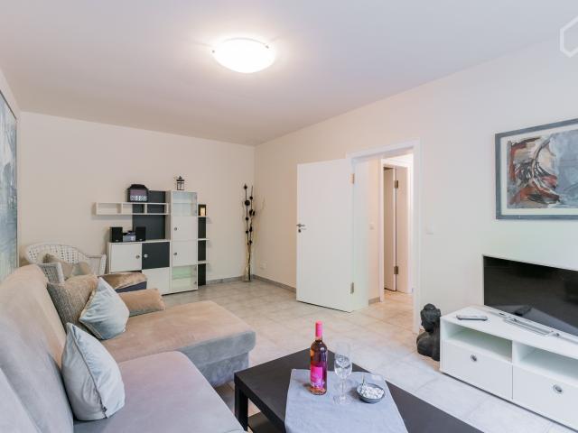Bright & furnished – quiet & green location forest & water – but close to the center