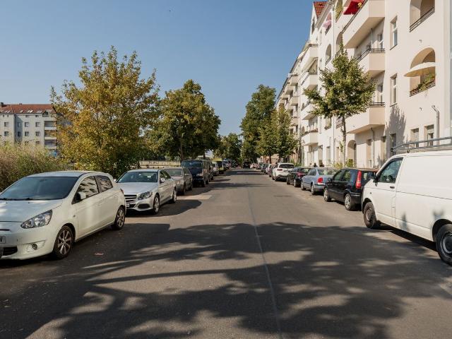 Bright furnished flat in Neukölln with Balcony and Elevator, Berlin Amsterdam Apartments for Rent