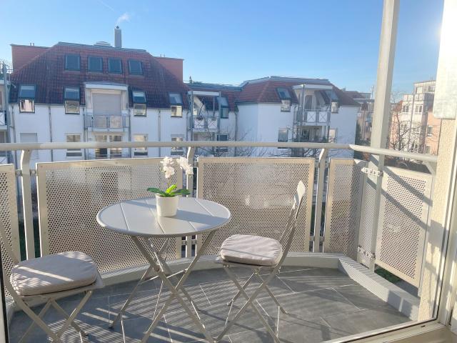 Bright furnished flat with balcony in quiet green Wiederitsch, Leipzig Amsterdam Apartments for Rent
