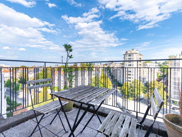 Bright furnished studio with terrace and open views