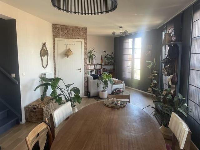 Bright, furnished 2 bedroom duplex apartment