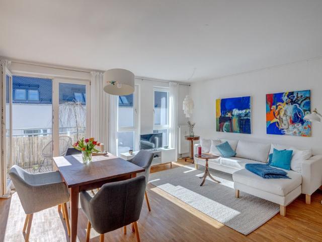 Bright furnished 2 room apartment with balcony for rent