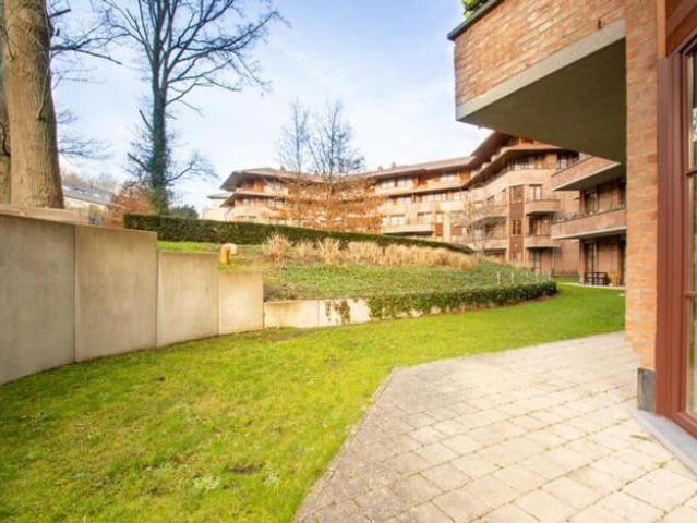 BRIGHT furnished 3 bedroom apartment with GARDEN